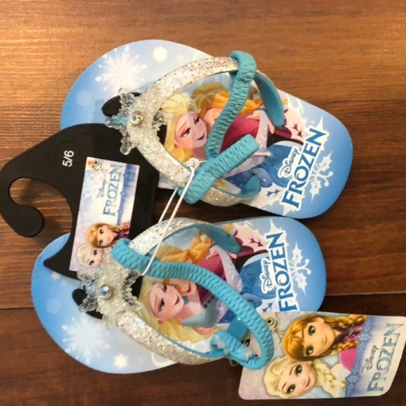 NWT Frozen Flip Flops - Picture 2 of 3